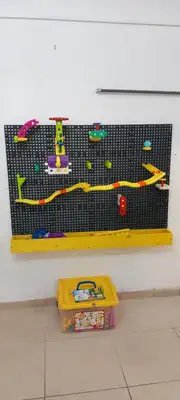 לוח פעילות לבניה גלגלי שיניים- משחט לוח קיר לגיגו <BR> ערכה של 205 חלקים עם 16 לוחות