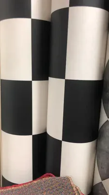 שטיח פי וי סי דגם ריבועים שחור ולבן<BR> רוחב 2 מטר <BR> דגם 18<BR> אין החלפות/החזרות. טעות בהזמנה על חשבון הלקוח