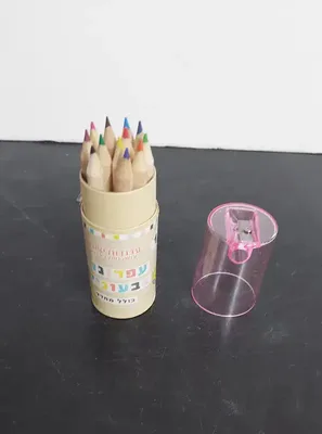 12 עפרונות צבעוניים+מחדד